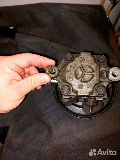 Насос гидроусилителя руля Мицубиси Ланцер9 1.6