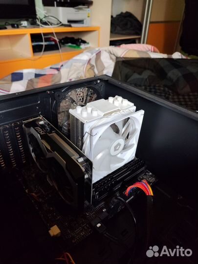 Игровой пк с монитором и клавиатурой