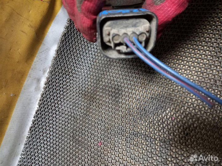 Замок двери задний правый Toyota Corona Premio