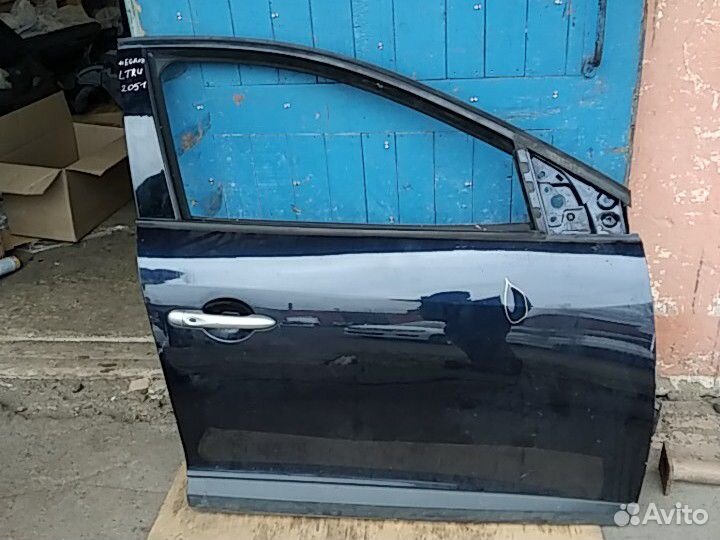 Дверь передняя правая Renault Megane III