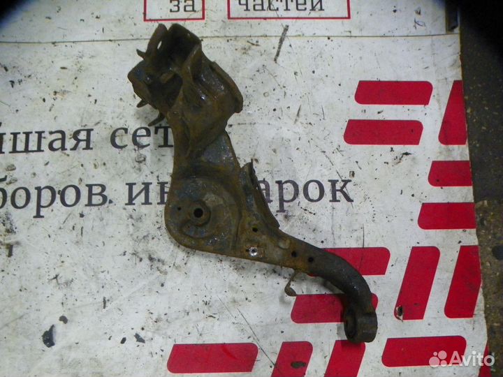 Рычаг задний продольный левый Nissan Qashqai