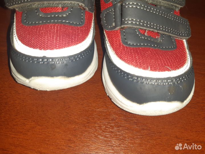Кроссовки детские