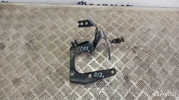 Кронштейн бачка гура правый Man Tgs Tgx