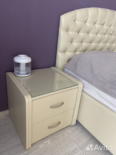 Прикроватная тумбочка бу (2 штуки)