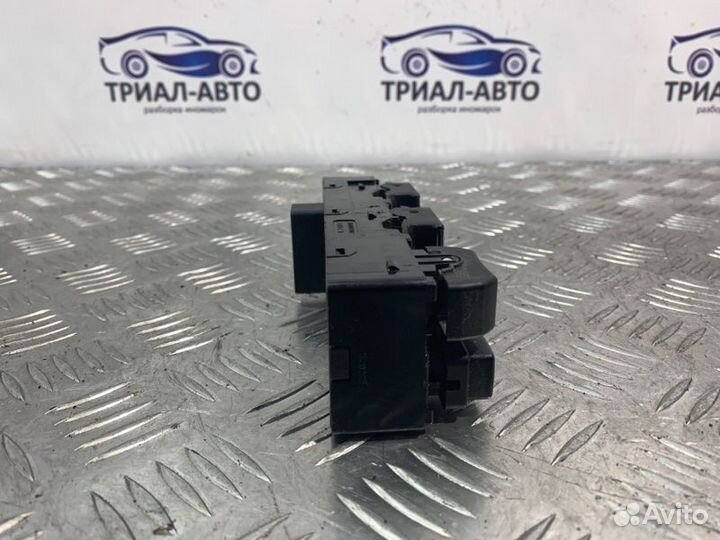 Блок кнопок стеклоподъемника передний правый Kia