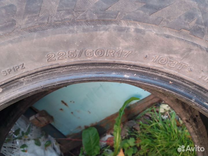 Bridgestone Blizzak Spike-01 225/60 R17