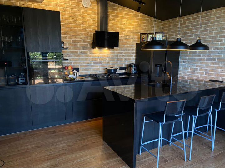 Дом 180 м² на участке 6 сот.