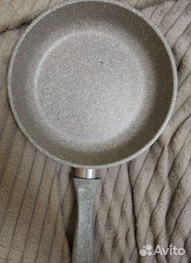 Сковорода 24 см с крышкой