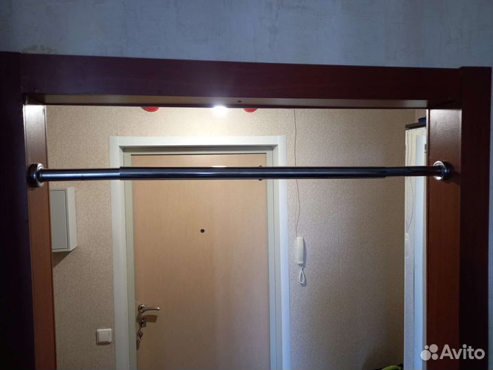 Турник раздвижной (в проем)