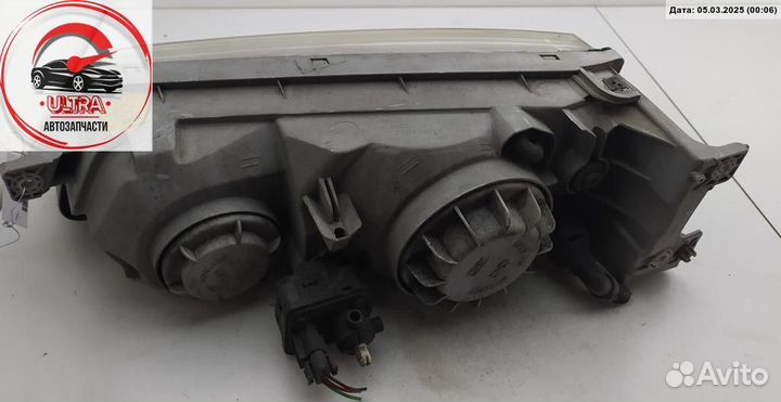 Фара правая б/у Hyundai H1 921044A510