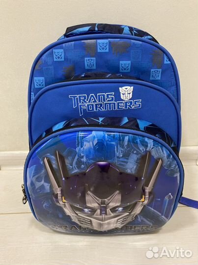 Новый рюкзак школьнику