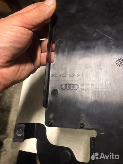 Крышка аккумулятора Ауди 8K0915429G