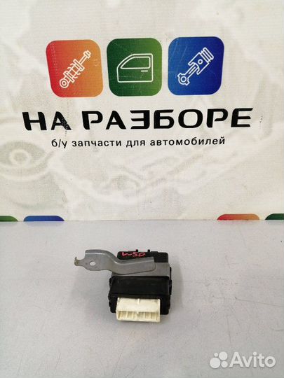 Блок управления стеклоочистителями Toyota Camry