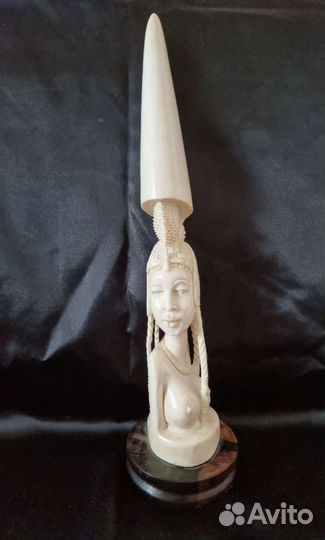 Натуральный бивень. Статуэтка африканка