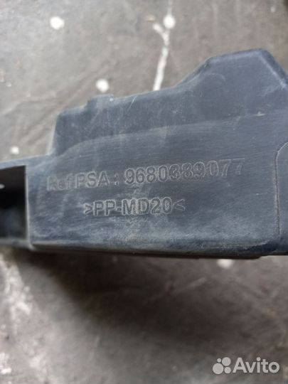 Кронштейн крепления переднего бампера Peugeot 308