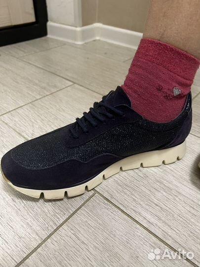 Кроссовки женские