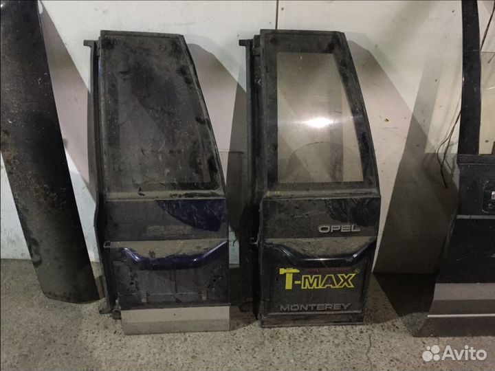 Дверь багажника правая. Опель монтерей 1998 год
