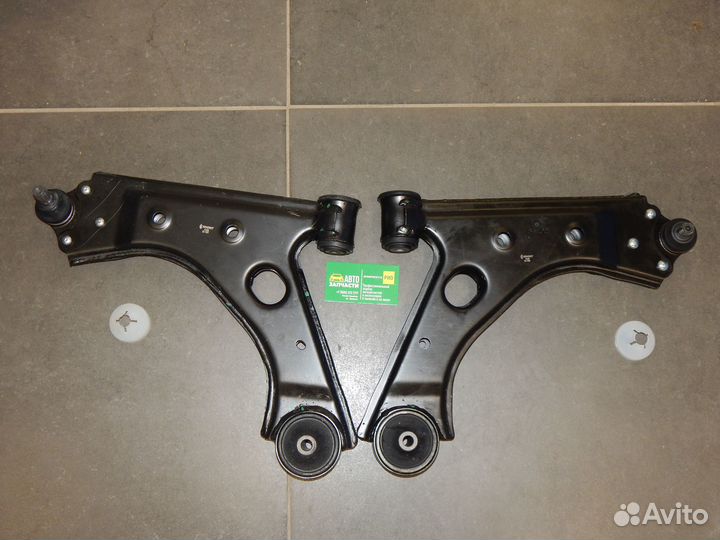 Рычаг передней подвески лопух Opel Corsa