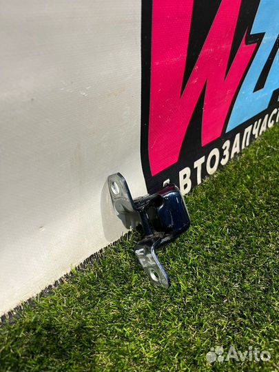 Петля двери передней левой Fiat 124 2018