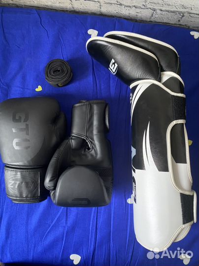 Боксерские перчатки