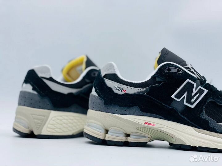 Кроссовки New Balance 2002 black dark grey cream