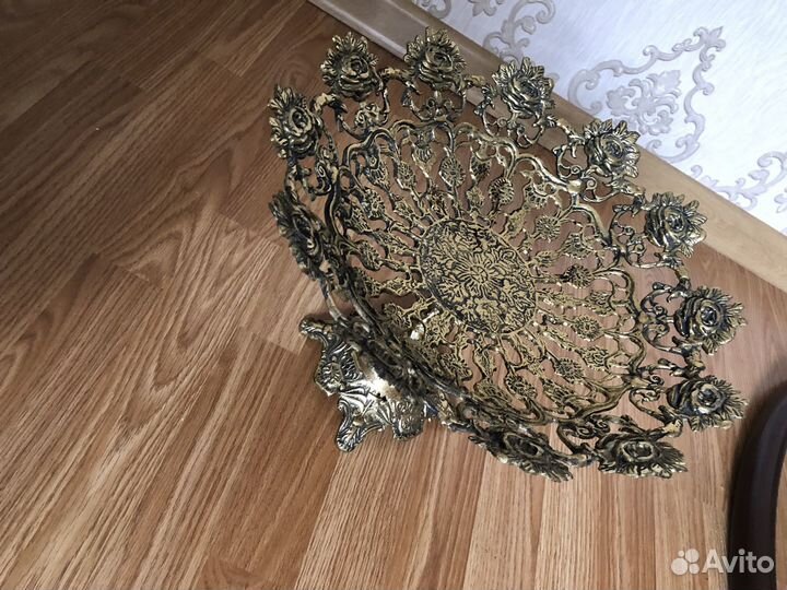 Ваза для фруктов и горка для конфет