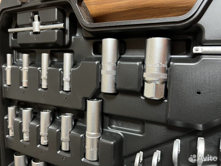 Набор инструментов в автосервис