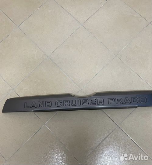 Молдинг крышки багажника toyota prado