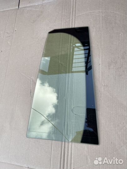 Форточка задняя правая Toyota Land Cruiser 300