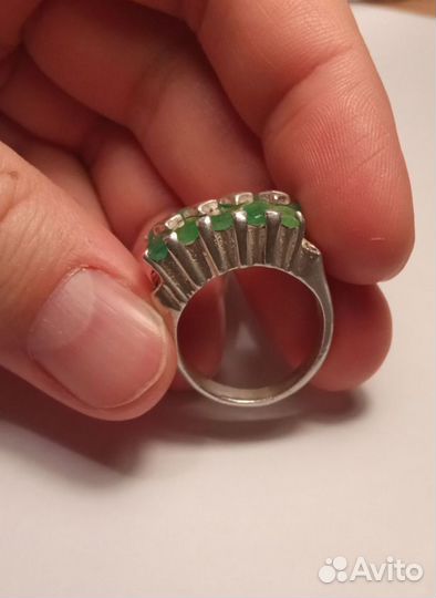 Серебряное кольцо с 10 изумрудами