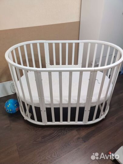 Кроватка-трансформер с маятником