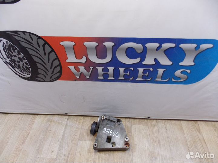 BMW 3 E46 крепление компрессора кондиционера