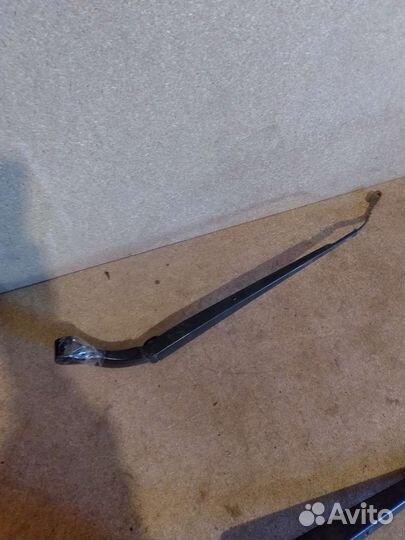 Поводок стеклоочистителя Nissan Almera G15