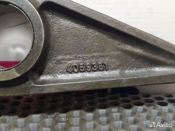 Рокер клапана выпускного Volvo VNL