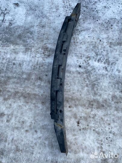 Усилитель бампера Toyota camry