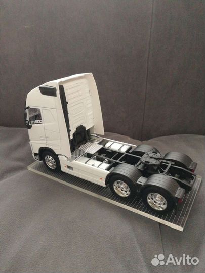 Масштабная модель грузовика volvo FH 6 4
