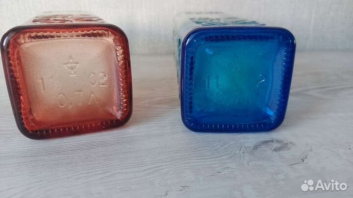 Красивые стеклянные бутылки 2шт