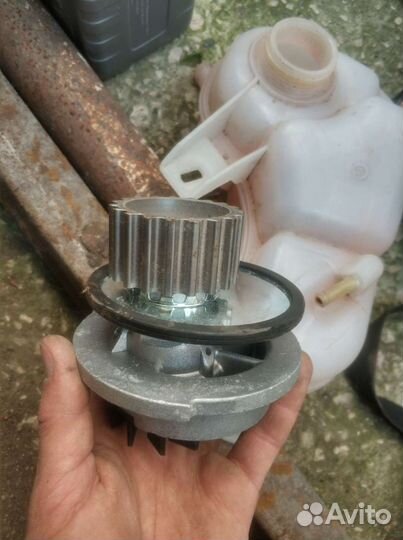 Помпа на daewoo nexia n 150 1.6