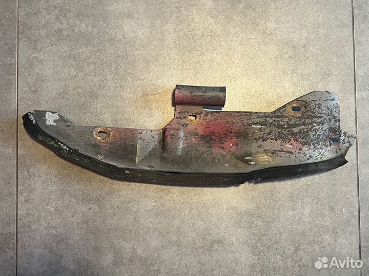Пыльник крыла правого mercedes w123