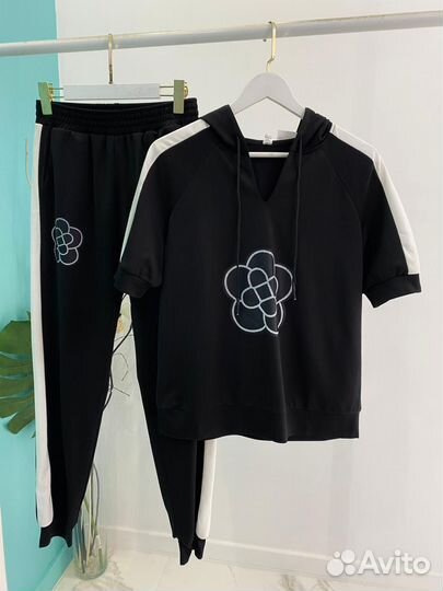 Спортивный костюм женский