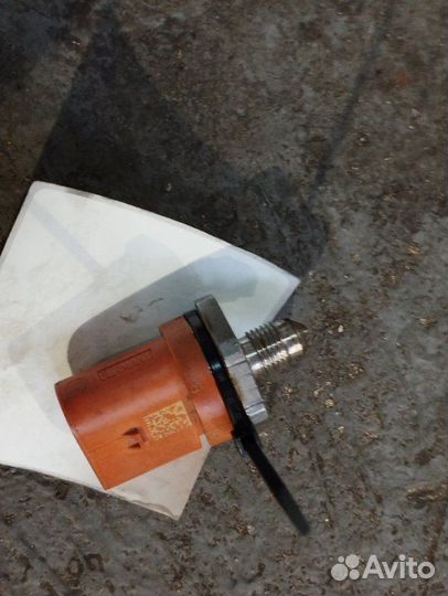 Датчик давления топлива Volkswagen Passat B7 caxa