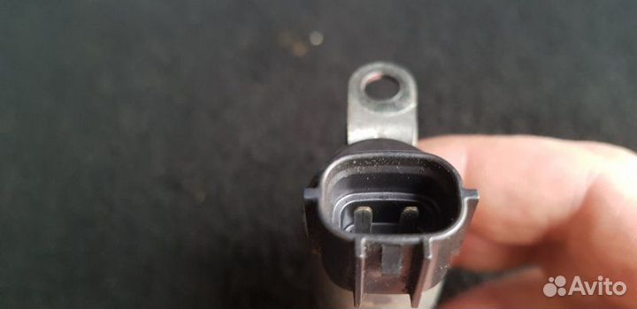 Клапан изменения фаз грм Toyota Prius ZVW30