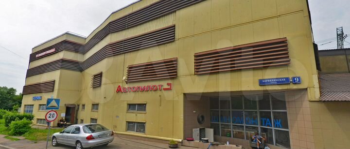 Здание стоянка с сервисным обслуживанием, 9861 м²