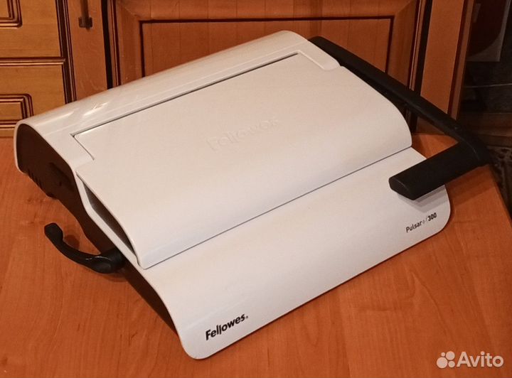 Брошюровщик Fellowes Pulsar+ 300