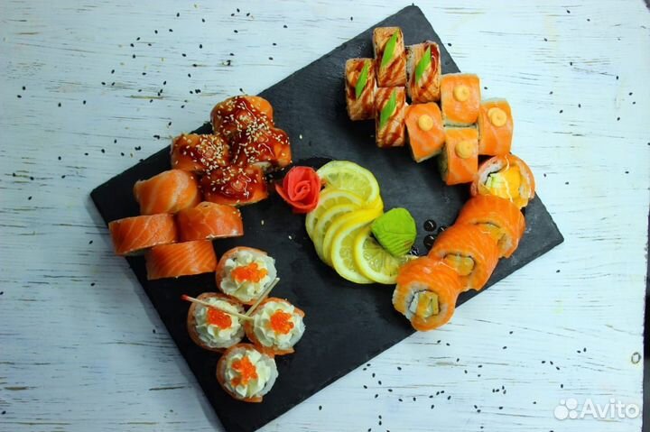 Помещение с оборудованием под суши бар