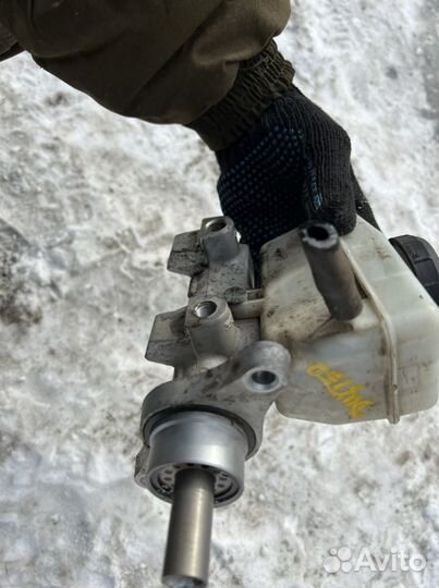 Главный тормозной цилиндр Renault Duster 1.6 2wd