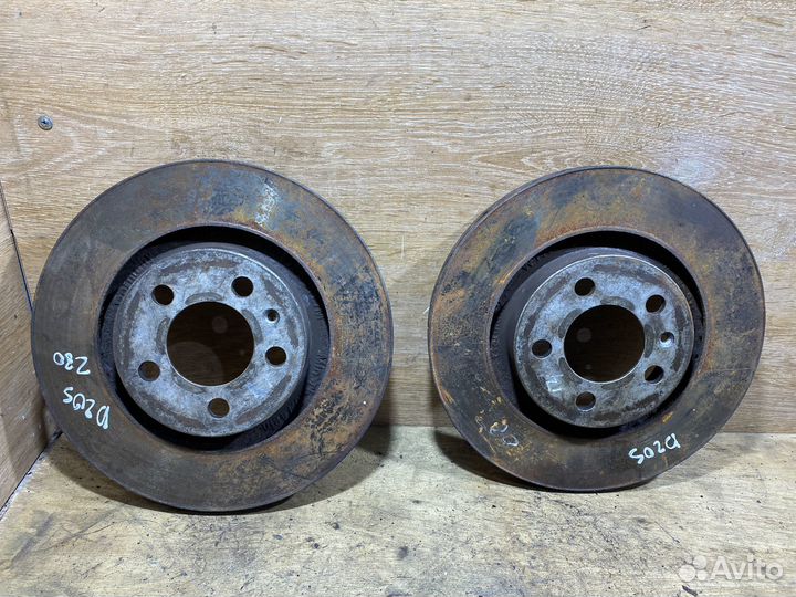 Комплект передних тормозных дисков VW Golf 4 D205