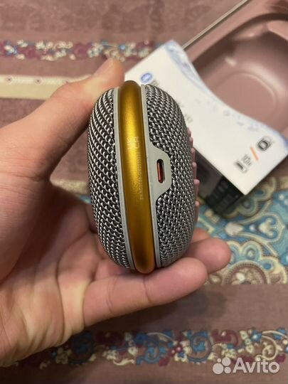 Продам колонку JBL Clip 4