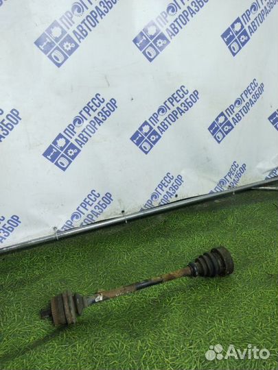 Привод задний левый Audi A6 седан 2.8 ACK 1997