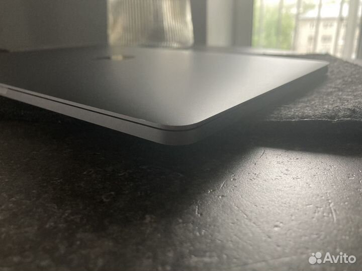 Apple MacBook Pro 13 2018 16/512/i5 как новый